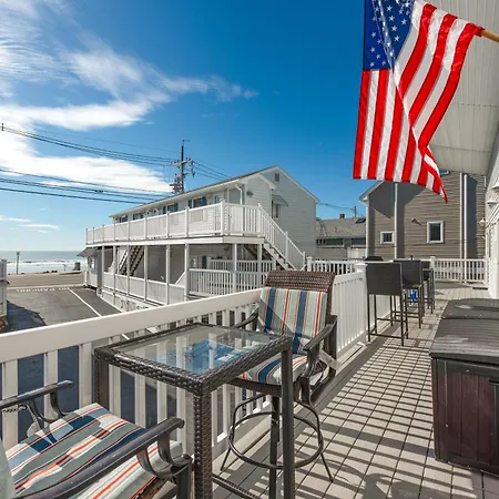 Cozy York Studio With Ocean View, Steps To Beach!